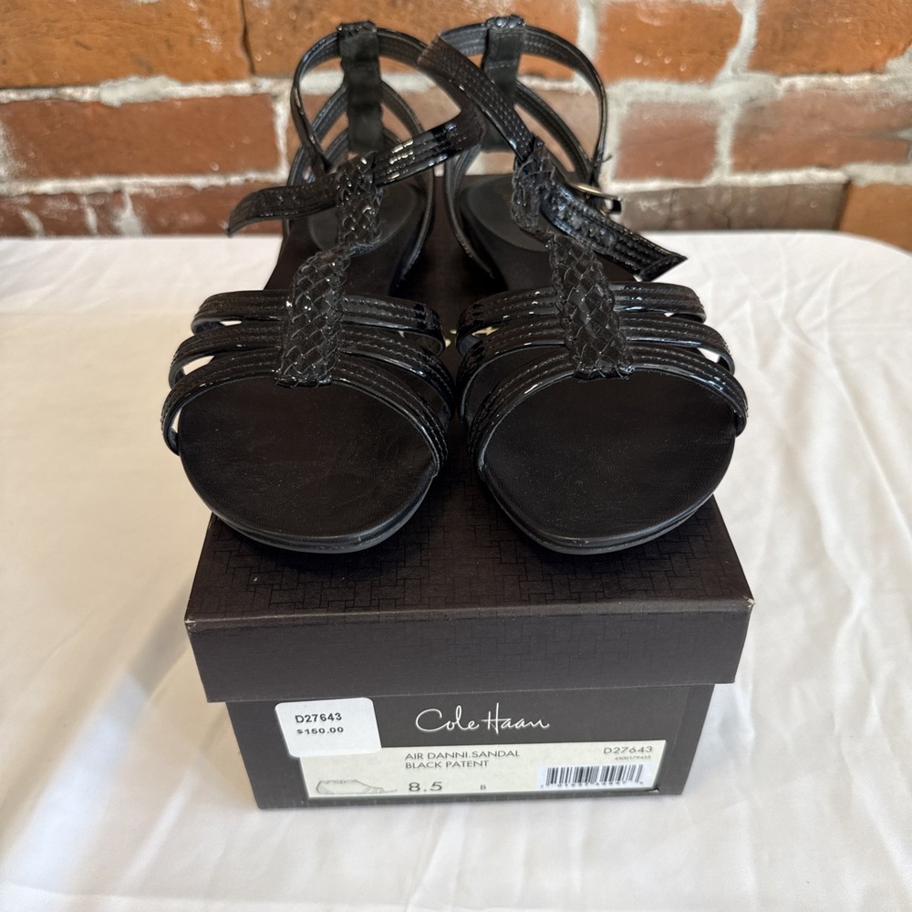 Cole Haan Size 8.5 B AIR DANNI Black Patent‎ Sandals T-Strap D27643 $150 EUC